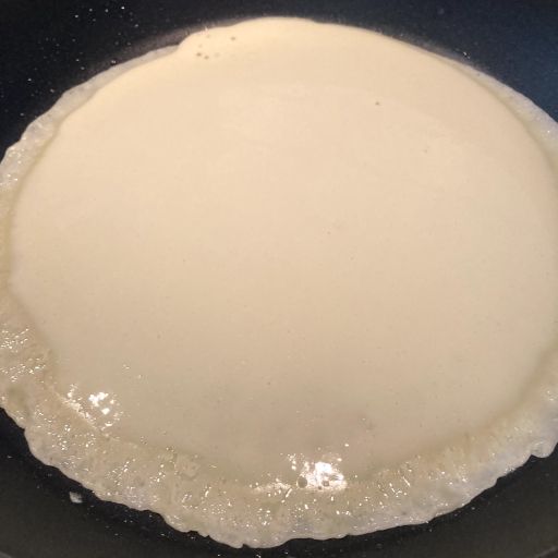 Evenly distributed dough in the pan